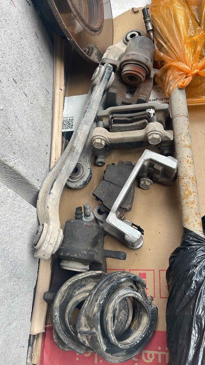 السلام عليكم 
اغرض جارجر للبيع وبسعر مناسب 
دراين شفتات
فلنجات 
بربرنكات 
فجوج مال دسكات 
مال عربانه خلفيه
الاستفسار الاتصال ع رقم ***********
