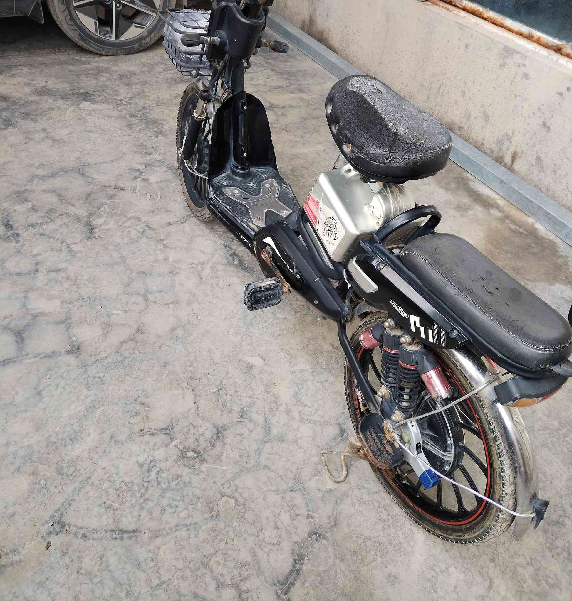 بايسكل شحن للبيع المكان بعقوبة باب الدرب  - السعر 150 وبيهة مجال
***********
