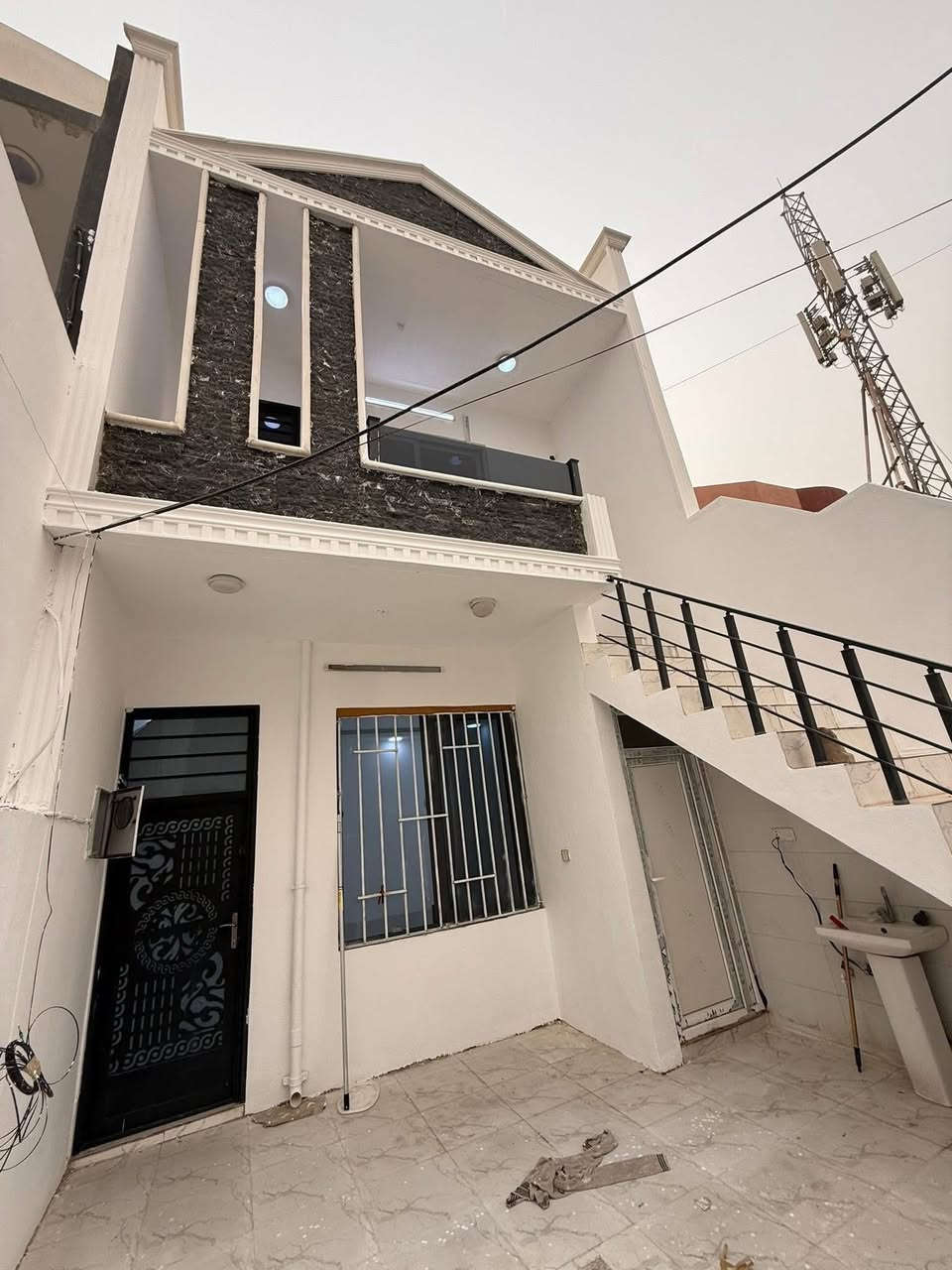 🏡 #دارللبيع طابق ونص طابو ملك صرف بناء حديث 

       نضام دكت سقف مغربي  واجهة فلين وحجر 

🧱 المساحة  دار ( 100 ) متر 

 🧱#واجهة:  5 متر 

 🧱#العمق:  20 متر  

♦️العنوان / كركوك الحرية قرب جامع التقوى ومأكولات فلافيلو 

تفاصيل الدار 🏘

🏡الطابق الأول 

 - استقبال
 - غرفة نوم 
 - مطبخ 
 - صحيات 
 - درج خارجي 
 - كراج سيارة

🏡الطابق الثاني 

- غرفة نوم 
- صحيات 

☎️ للإستفسار يرجى الاتصال 
بالأرقام الموبايلات الواردة أدناه

*********** متوفر واتساب

📍او زوروا مكتبنا مكتب الصًرح للعقار 
    في القادسية الثانيه قرب مثلجات سارا
