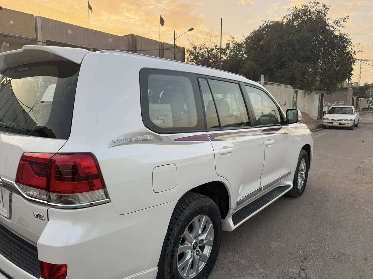 إخوان لاندكروز للبيع ٢٠١٦ بريم
قبل كل شي الي مو شراي لا يتعبني 

سياره حادثه كما موضح بالصور سياره مجفيه مصبوغه عام 

تصليحه ١٠٠/١٠٠ درجه اولى 

سياره مبدل بيه عركشين  مثل ما شفتو بالصوره متضرره 

السعر ٣٥٠ علما مصروف عليه اكثر من هذا السعر

للاستفسار اكثر الاتصال ع الرقم ***********

العنوان بغداد حي الامانه. م الصدر
