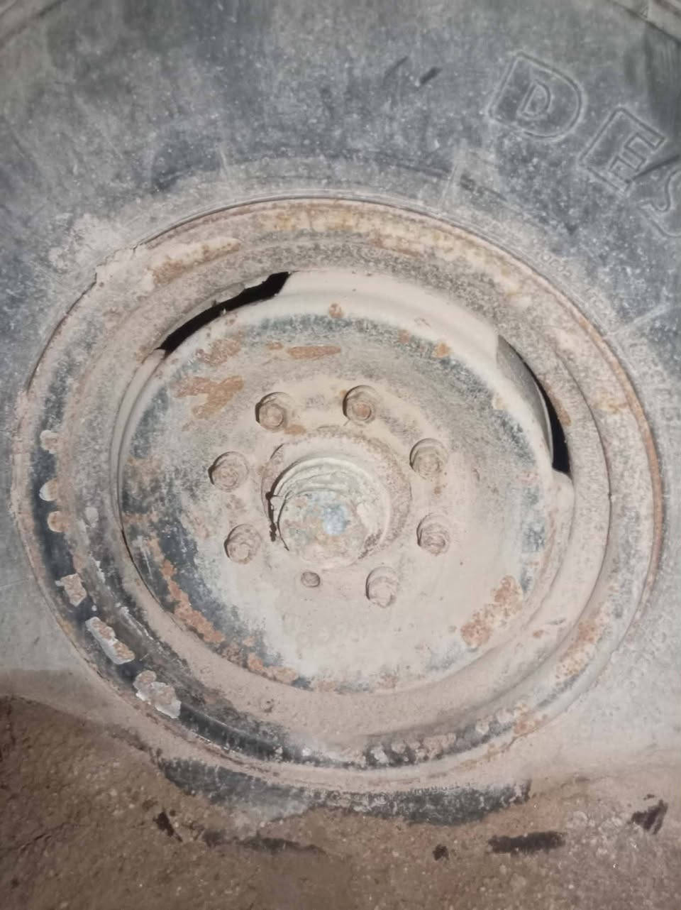 السلام عليكم هذني وياله مال سياره جمسي متروكه اليريدهن يدك على الرقم***********
