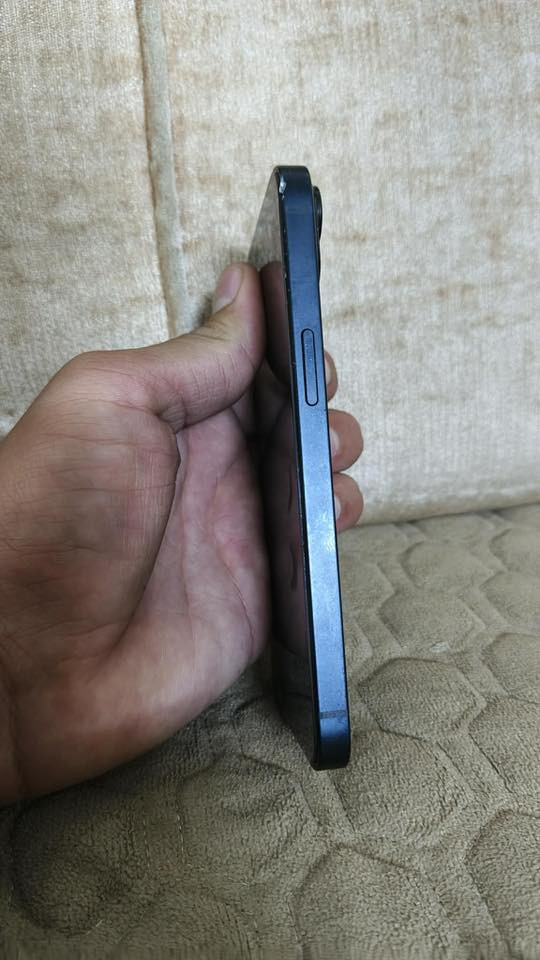 السلام عليكم آيفون 13عادي نموذجM. بطاريه 81 فيس إيدي شغال جهاز نضيف السعر425  ***********
