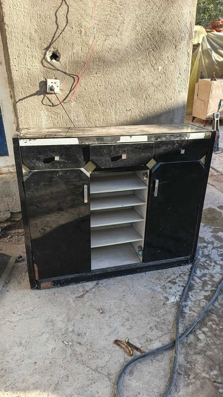 للبيع اثاث مستعجل على بيعتة اي استفسار اتصل ***********
