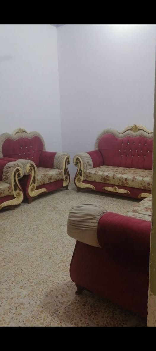 بيت زراعي لبيع مساحه 100 متر غرفه و مطبخ و ديوانيه و حمام داخلي و خارجي عنوان ناصريه الزناويه مقابيل مركز السعر 56 و بيه مجال ***********
