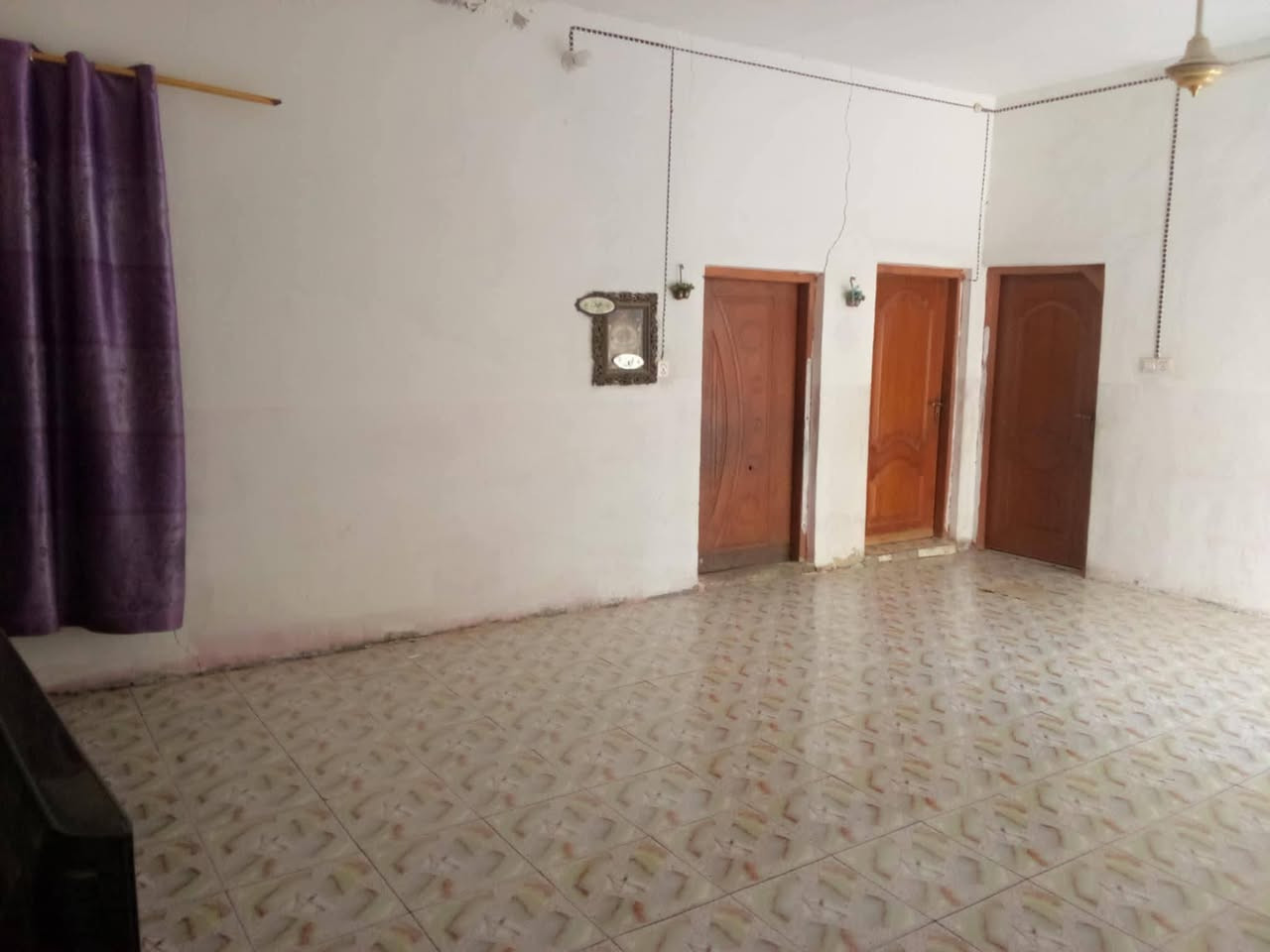 للبيع بيت مساحة 240 الرميثة /منطقة الجزرة  قرب  بيوت موسى ال عناد بي كافة الخدمات البيت يحتوي على 3غرف  وهول وبراني وصحيات  داخلية وخارجية  وحديقة خارجية بناء طابوك عكادة بناء جديد ب2022 السعر 65 وبيه مجال
للاستفسار ***********
