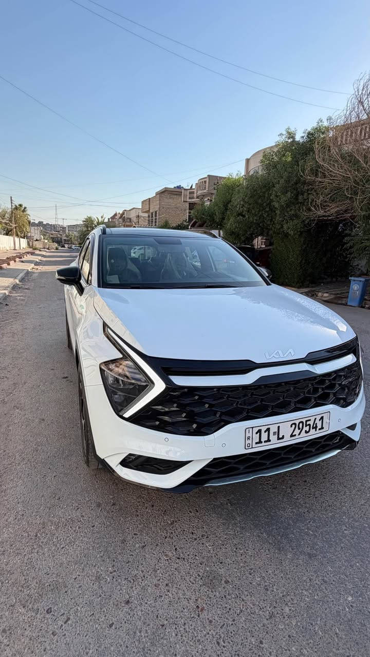 كيا سبورتج جيتي لاين ماشيه ١٦ الف ضمان الدوليه 
معرروفه موصفاتهه فول الفول 
مكفوله من بارد وصبغ وتبديل 
كشنات حار بارد كهرباء
جنطه كهرباء ردار جانبي 
بغداد الرصافه 
***********
السعر ٢٤٦ مجال الشراي بغداد, العراق
