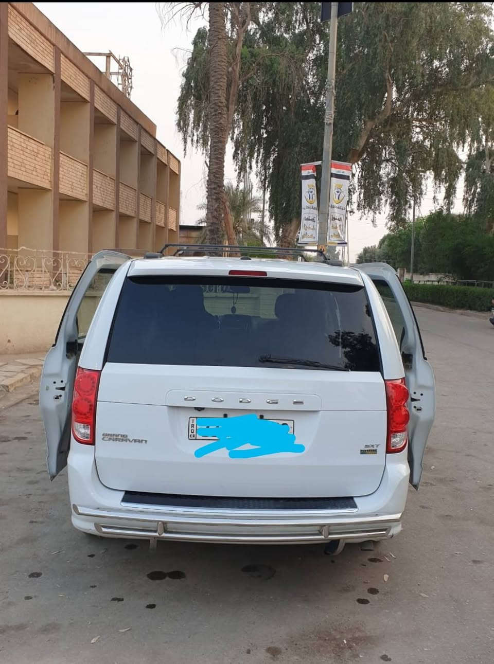 السلام عليكم 
دوج كرفان  sxt٢٠١٩ لون ابيض
رقم أربيل سنويه بسمي مجدده لغاية ٢٠٣١
السياره وارد كندي حادثه الجاملغ الايمن الأمامي بالعراق 
  صبغ بالجاملغ الخلف الأيسر 
والباقي مكفول 
مواصفات تشغيل عن بعد 
تبريد ٣ قطع 
باب سلايت كهرباء والجام كهرباء 
تحكم استيرن جهتين 
كشنات بلع 
حداديه جديده 
تخم تاير جديد وبعد اهواي مواصفات 
السعر ١٧٥ بيه مجال قليل حك الجيه 
الرقم ***********
العنوان بصره البصرة, العراق
