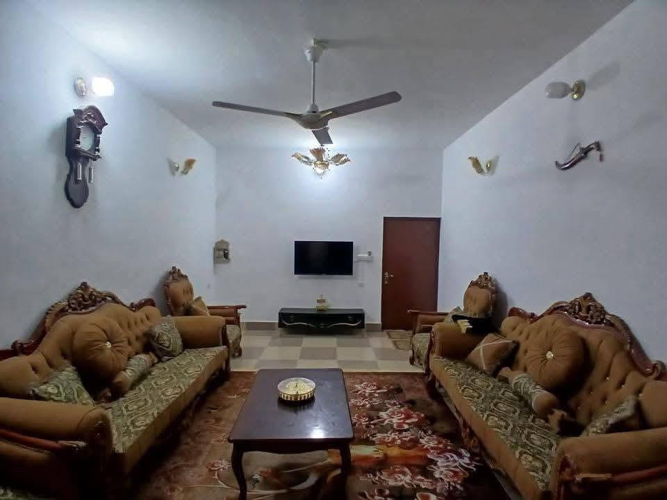 🏠 ✨دار للبيع في خانقين - حي بختياري
الموقع: بختياري - فرع أسواق المندلاوي.
المساحة: 200 متر.

تفاصيل الدار:
✨◀️ غرفتين نوم + صالة + مطبخ + استقبال

✨◀️حديقة داخلية وخارجية.

✨◀️ بئر ماء خاص.

✨◀️ كراج مسقف (سقيفة كيس بان).

✨◀️السطح نظيف جداً والبيت جاهز للسكن.

السعر 40 و بيها مجال 

📞 [ ‭***********‬] ‭✨✨✨
