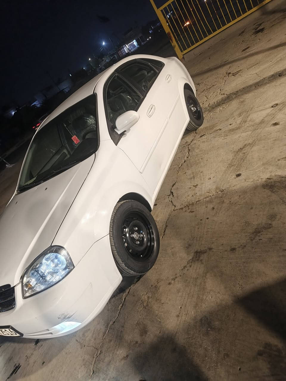 السلام عليكم اوبتره 2012 رقم بغداد مكينه 1600 السياره كفاله عامه بيه بس جاملغ المامي اليمن تخم تاير جديد السياره عله وضع الشركه مكان بغداد  السعر 82 وبيه مجال رقم الهاتف ***********
