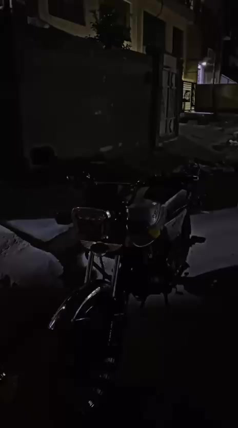 السلام عليكم
دراجه سونلك 2025
الدراجه صاله 4 اشهر نازله 
مكينه مو قاغطه عاديه 
بصمه تشغيل عن بعد 
الدراجه نضيفه بشكل مدرايه 
نواقصه اصويج ضايع فقط بصمه 
الستاند النص شايله 
وباقي الدراجه خير من الله ولا غلطه 
مكاني بغداد الدوره مكان شغلي ابو طيارة او شارع ستين 
الدراجه مال شغل تجيني بأي وقت حدي لل 3 الفجر متواجد *********** وتساب واتصال الشرايه يخابرر
سعره 750 قفل 
سبب البيع اشتريت دراجه ثانيه وهاي ماحتاجه
