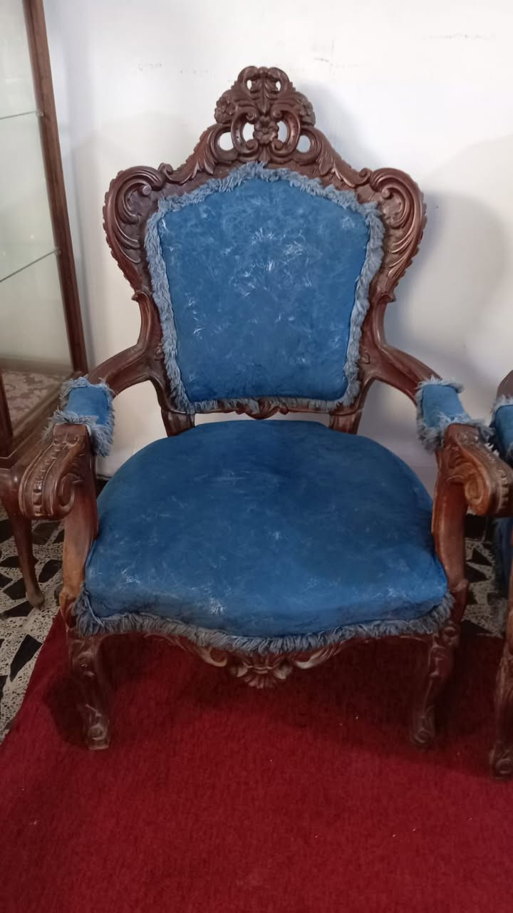 تخم  ١٠ مقاعد للبيع مع فاترينا. السعر ٣٥٠


**إذا كنت صاحب هذا الإعلان وتريد حذفه لأي سبب، رجاءا أرسل رسالة إلى الدعم الفني**