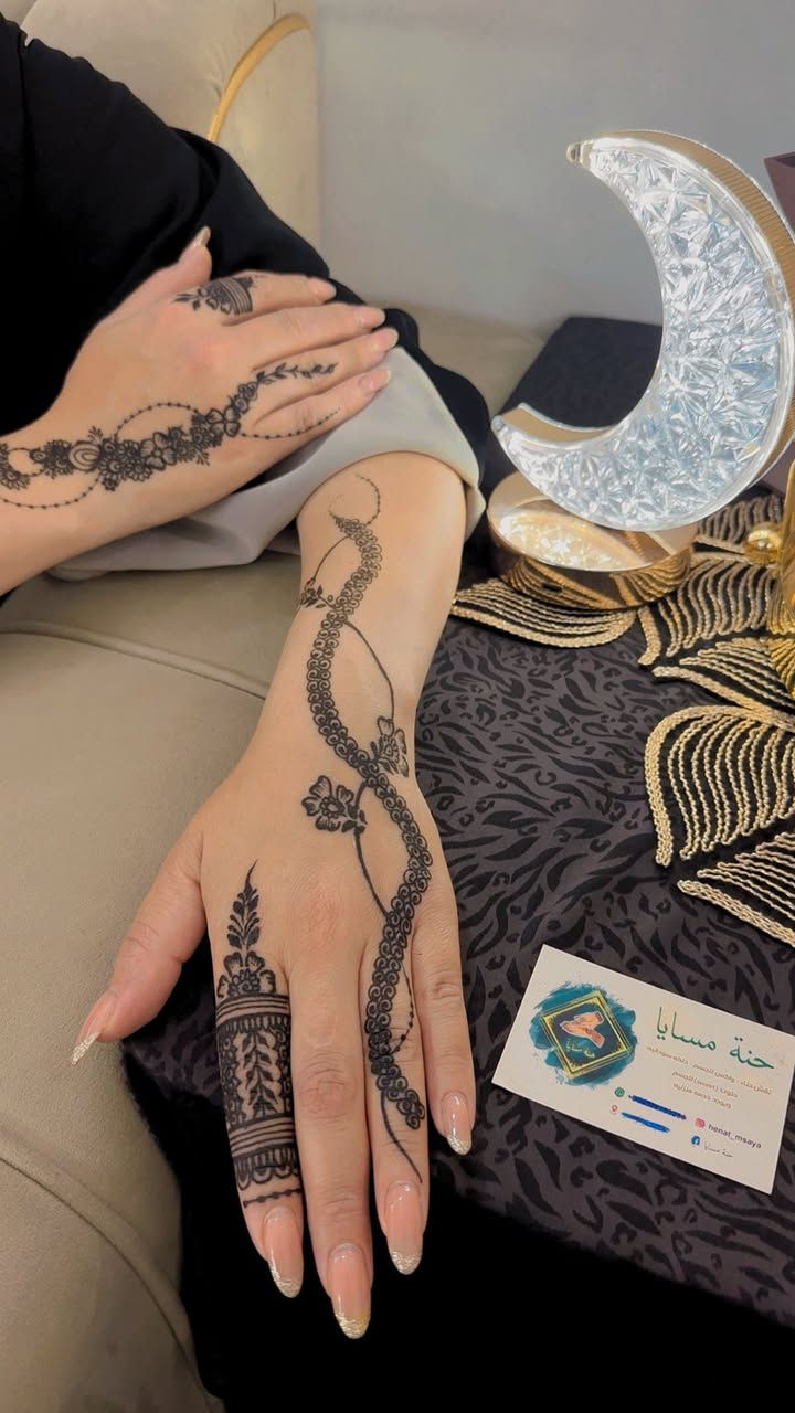 ✨ بمناسبة قرب العيد ✨
بدأنا نستقبل حجوزات نقش الحنة للعيد 🤎🌙
نقوش ناعمة وفخمة تناسب كل الأذواق ✨
احجزي موعدج من هسه حتى تضمنين وقتج قبل الزحمة 💫
يتوفر نقش فردي وجماعي للمناسبات ولمّة العيد 🎉
للحجز والاستفسار راسلينا 
***********
عنوانه بغداد-حي الخضراء
