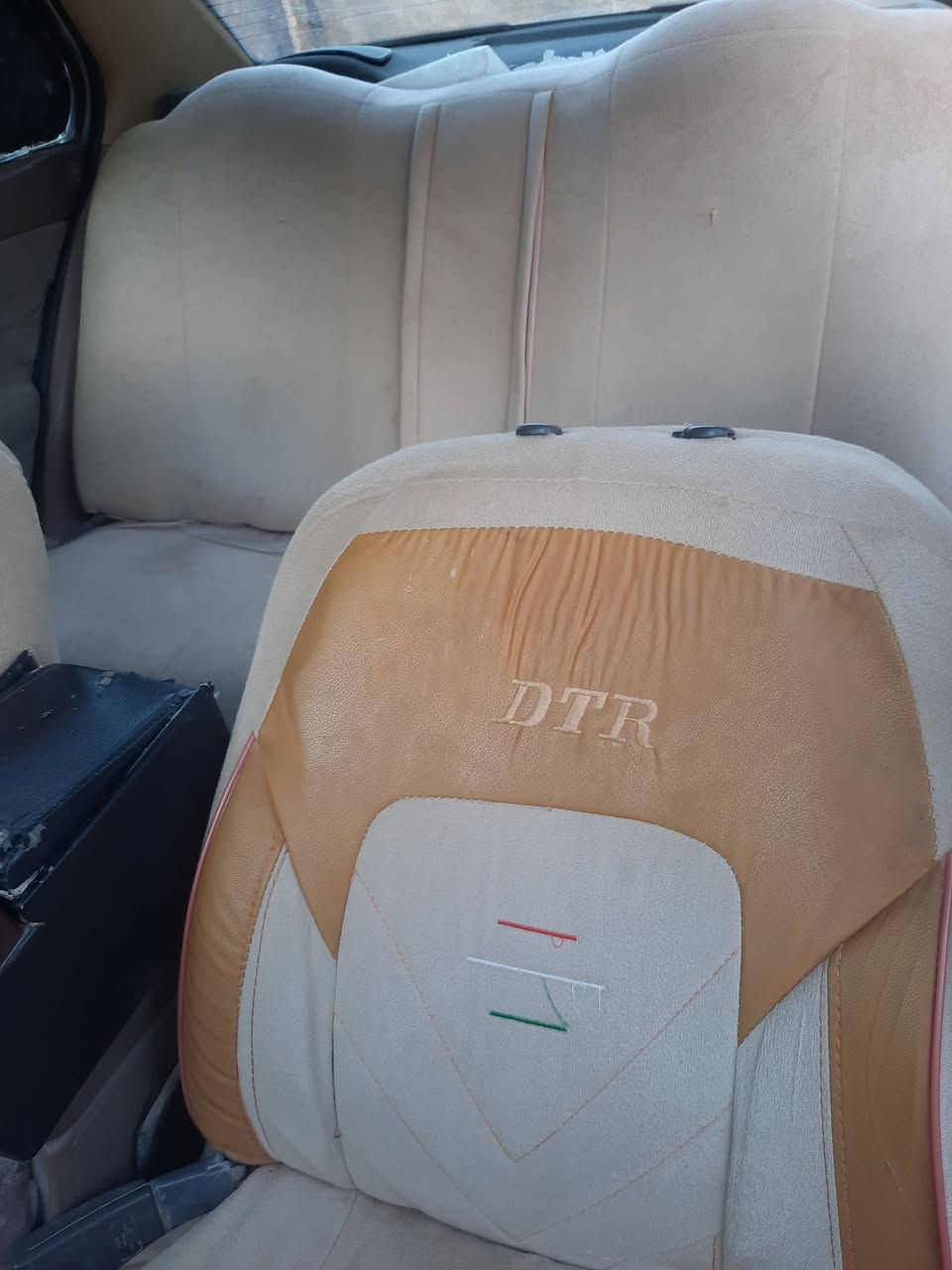 السلام عليكم سمند مديل 2010. مالكهه موجود. السعر 25 وبيهه مجال بسيط حك الجيه الئستفسار ***********
مكاني ديوانيه الحمزه الشرقي.
ملاحضه غير متواجد علا الفيس'':
