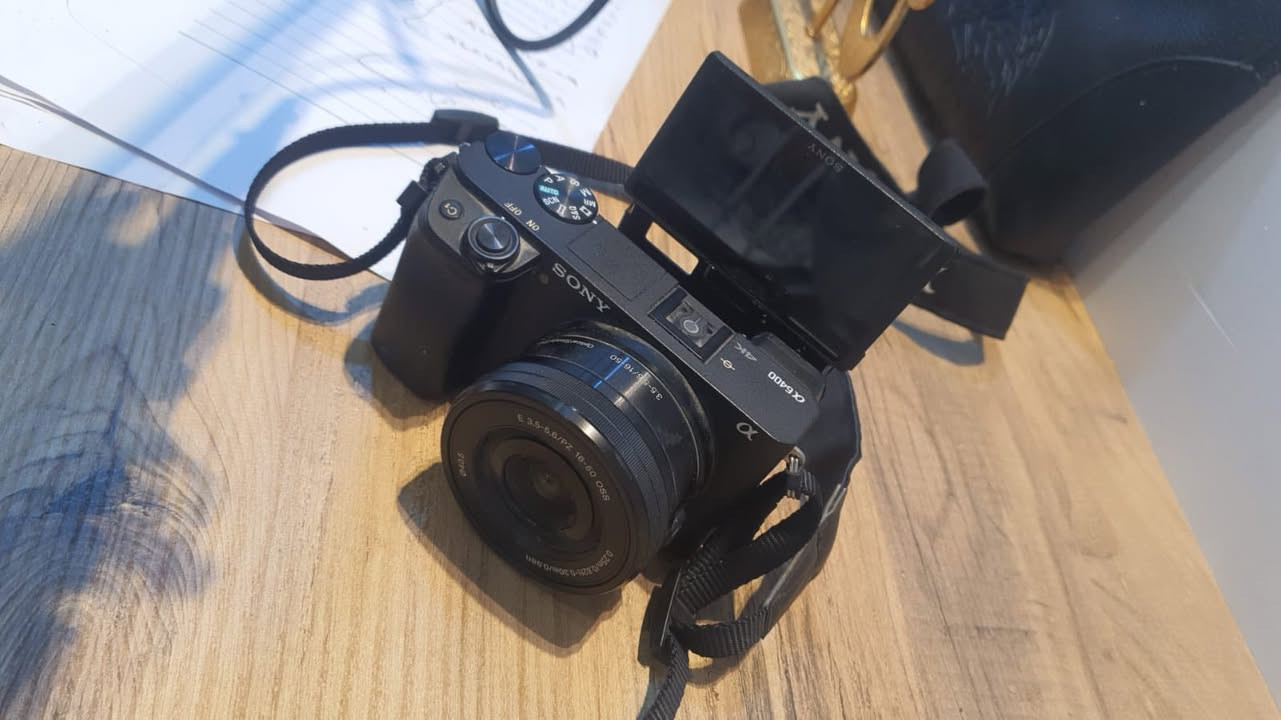 للبيع sony a6400
استخدام منزلي قليل جداً وتاركيها
نضافة 100‎%‎
***********
