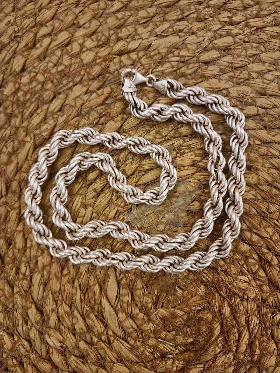 مجموعه زناجيل نضيف جدا اوزان مختلفه للاستفسار مراسله الصفحه ***********
