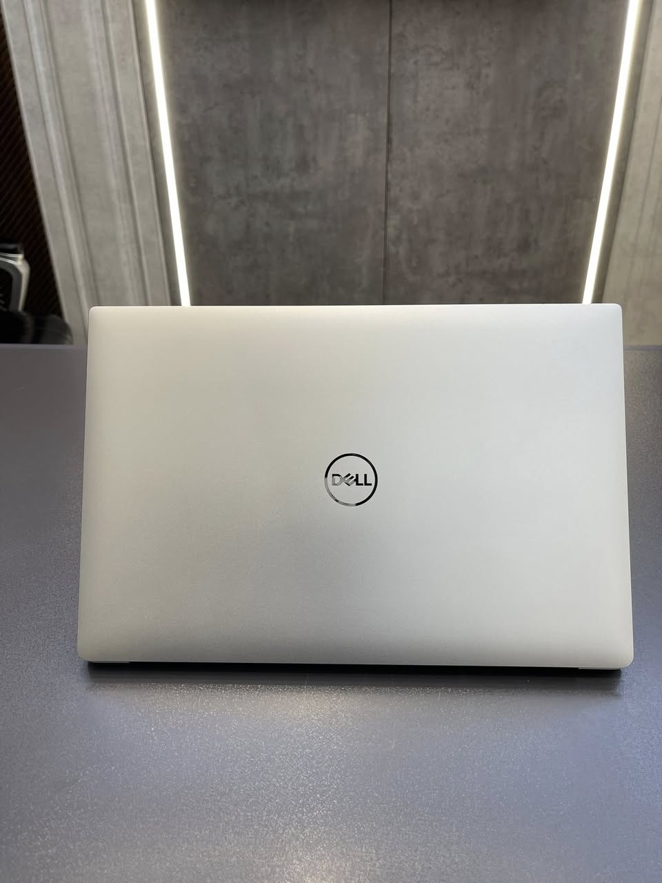 لابتوب قوي جداً ومتميز i9 جهاز المهندسين والمصممين 💻💻
 WORKSTATION
كارت شاشة خارجي NVIDIA QUADRO T2000 4GB
ومعالج i9 جيل 9
لابتوب هندسي ولبرامج التصاميم وللالعاب متميز 🔥👷‍♂️
￼بسعر الجملة وبسعر الاستيراد كمية محدودة 

‎السعر: 750 ألف دينار فقط والتوصيل مجاني ✅  

DELL PRECISION 5540 WORKSTATION 
يوفرلك احتياجاتك للبرامج الهندسية 👷‍♂️وبرامج التصاميم
وللالعاب
افخم اجهزة DELL
معالج i9 فئة H الجيل التاسع

9TH GENERATION i9-9880H

المواصفات:

معالج: ‏INTEL CORE i9-9880H 
جيل 9 معالج فئة H عدد الانوية 8 CORES
16 THREAD Turbo. Boost Clock Up to 4.80 GHz
-رام: 32GB DDR4 قابل للزيادة
-ذاكرة: 512GB NVME M.2 SSD
-كارت شاشة خارجي: NVIDIA QUADRO T2000 4GB VRAM
-كارت شاشة داخلي: intel UHD GRAPHICS 16GB
حجم الشاشة : 15.6 FHD دقة IPS  
‎نظام التشغيل: Windows 11 Pro  اورجنال
‎كيبورد ضوئي ليزر عربي/إنكليزي  
‎مداخل: Type-C و USB HDMI 
بصمة اصبع

‎ ضمان لمدة 3 أشهر من تاريخ الاستلام  
نسبة نظافة الاجهزة اكثر من 99% كما موضح بلصور 
يحق للزبون فحص الجهاز بلكامل قبل الاستلام من المندوب 
في حال اختلاف المنتج عن الموصوف لك كامل الحق برفض الطلب دون دفع اي اجور توصيل
 
-تنصيب البرامج الهندسية مجاناً
AutoCad 3DS MAX MATLAB PHOTOSHOP ADOBE…. 

مع كل جهاز هدية حقيبة وماوس وايرلس بلوتوث🎁  
‎توصيل مجاني لكل أنحاء العراق

‎السعر: 750 ألف دينار فقط والتوصيل مجاني ✅  

‎للطلب أو الاستفسار:  
‎مراسلة الصفحة أو الاتصال على الرقم ***********  
‎عنوان المكتب أربيل-شارع سلطان مظفر
