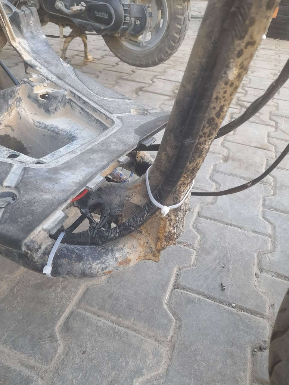 دراجه  ماكس منغولي متروكه ابيع كوم حديد بس شغال المحرك
ياباني  الشاصي بي لحيم ماعليه شي ابيع نفس ما بصوره 

 تايرات نازلات  يعني مال تعمير

السعر ١٢٥ قفل قفل

كربلاء سيف سعد ***********
