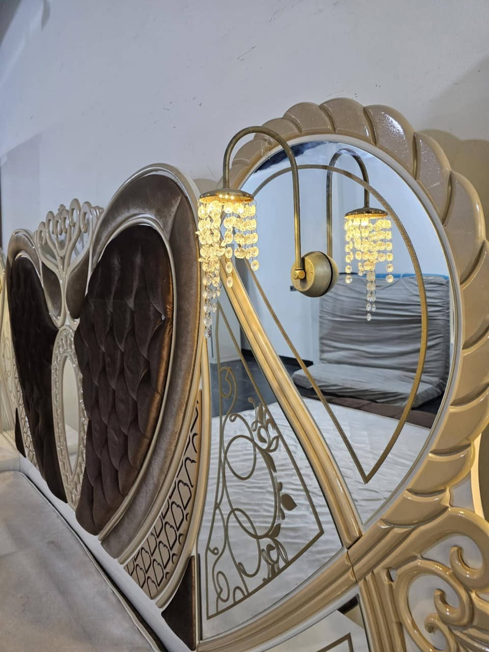 غرفه نوم يجنن 10 قطع مع دوشك طبي انارات شغال اي استفسار راسل صفحه او خابر رقم ***********
***********
