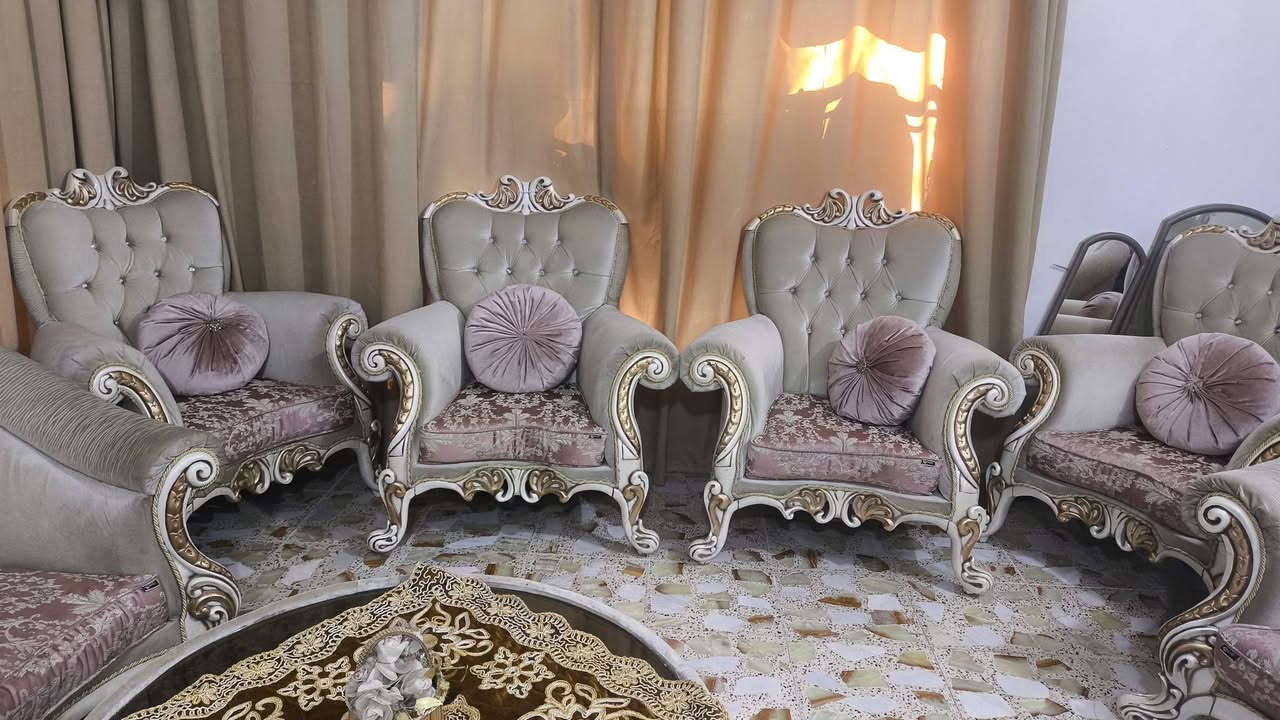 السلام عليكم للبيع تخم  ملكي عشر مقاعد المكان بغداد الكماليه ***********
