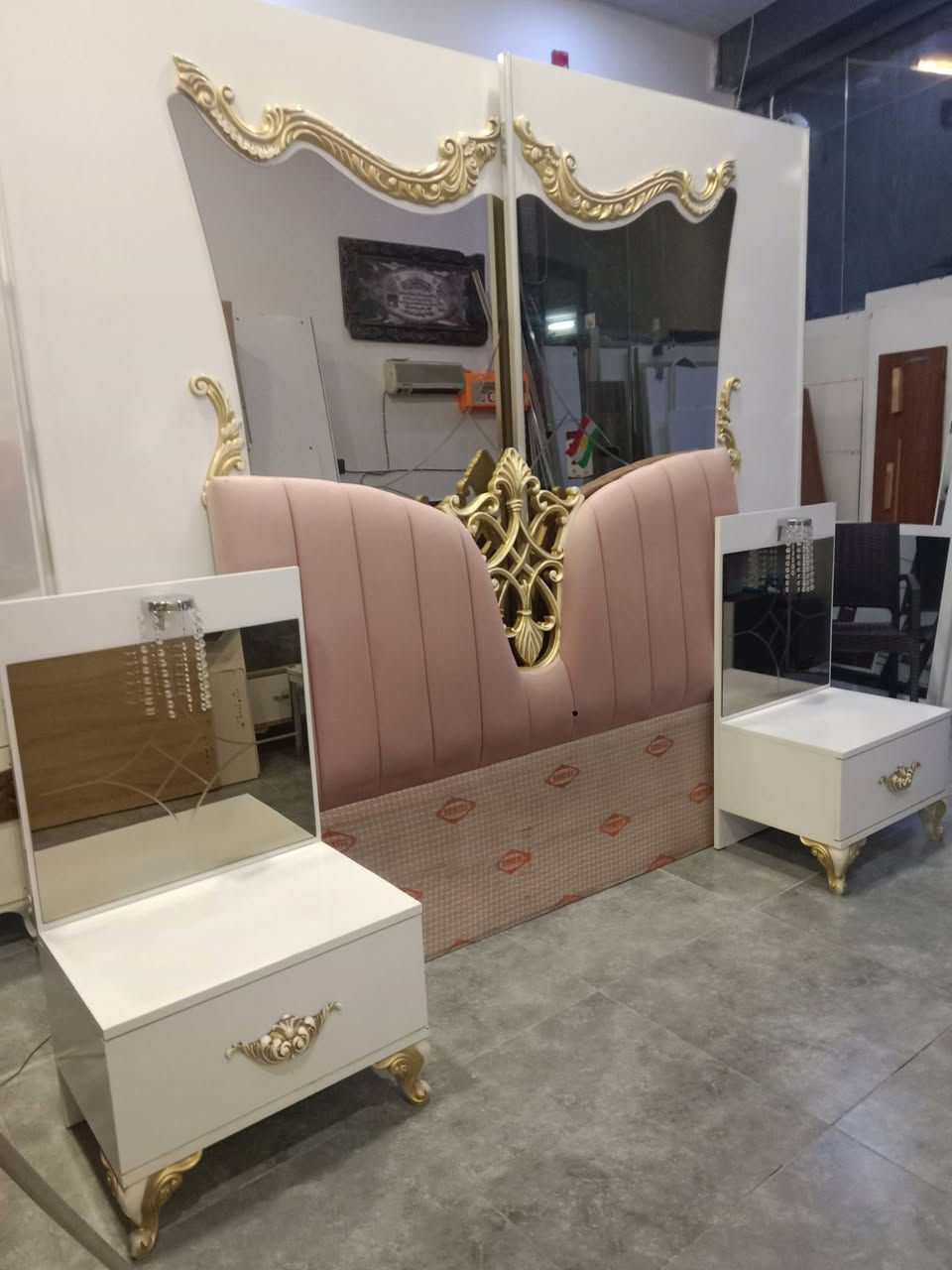 غرفه نوم 6 قطع للبيع مع شد ونقل ودوشك سعر 450 للتواصل ***********
