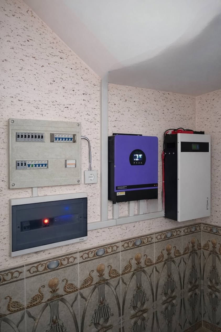 {تنصيب منظومة طاقة شمسيه2026}

‎من قبل كادر شركة رويال سولار 

تجهيز منظومة منزلي 6 امبير نهاري 12 امبير ليلي

الموقع صلاح الدين - الحجاج 
للأخ أحمد إدريس 
  
جهاز انفيرتر  VEICHI 6k ✅
‎  عدد:1 ضمان 2 سنة 

بطارية  نوع ليثيوم SOLAX  حجم 5k ✅
عدد:1 ضمان 10 سنوات تبديل+صيانة

الواح  حجم عدد : 6 ضمان 15 سنة استبدال 

‎يتوفر لدى شركتنا رويال سولار نظام نقدي و اقساط لموظفين كي كارد لمده 18 أشهر 

‎العنوان كركوك شارع القدس - مقابل كوفي الجادرية - عمارة رويال نيت 

‎فرع الثاني كركوك شارع المطار قرب فلكة تكريت

فرع صلاح الدين - تكريت - القادسية شارع الكراج -قرب الحديثي للموبايل 

‎للحجز والاستفسار للتواصل او مراسلتنا على واتساب 

*********** كركوك
*********** صلاح الدين اسيا
*********** صلاح الدين زين
*********** الشركة 

 الرقم المختصر 6020📞
