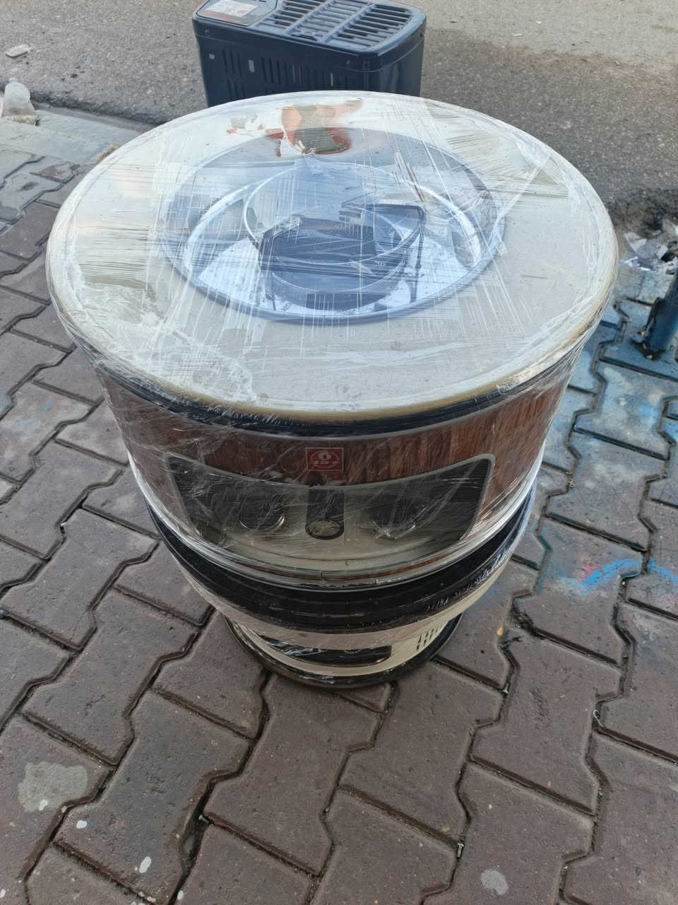 سلام عليكم عندي هذني الجولات للبيع باله ياباني يعني هم جوله تكدر تطبخ عليها هم تكدر تدفه عليها شرط الشغل 
الواحده عليه 85 ألف بيهن مجال قليل ***********
