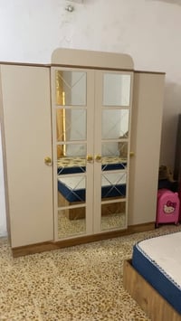 غرفه تركيه نضيفه كلش مستخدمه شهرين سعرها ٣٥٠ وبيها مجال رقمي 077045986...