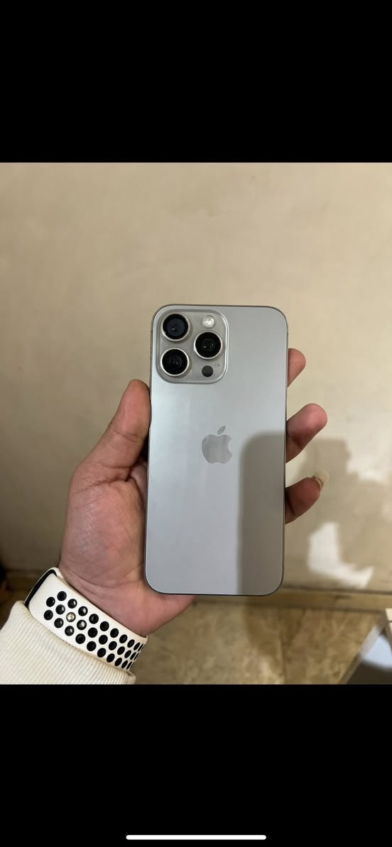 ايفون 16 برو ماكس 256 مبدل شاشه وبصمه وجه واكفه وبطاريه وكامره رقم 3 واكفه السعر 850  للبيع او مراوس *********** 

ايفون 15 برو ماكس 256 بطاريه 90 السعر مليون و75.
