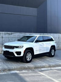 جراند تشيروكي لاريدو • ٢٠٢٣ • ٣٦٠٠ ٦ سلندر