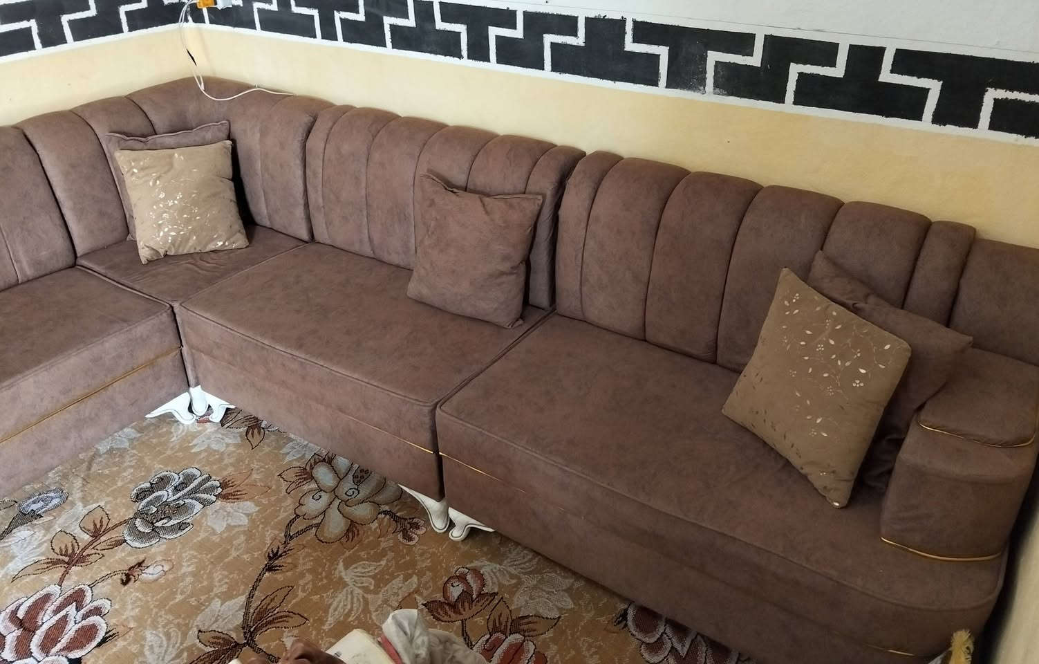 السلام عليكم تخم جديد تفصال صار شهر   من فصلته 5 قطع فصلته 450رايده 350وبيه مجال ***********
