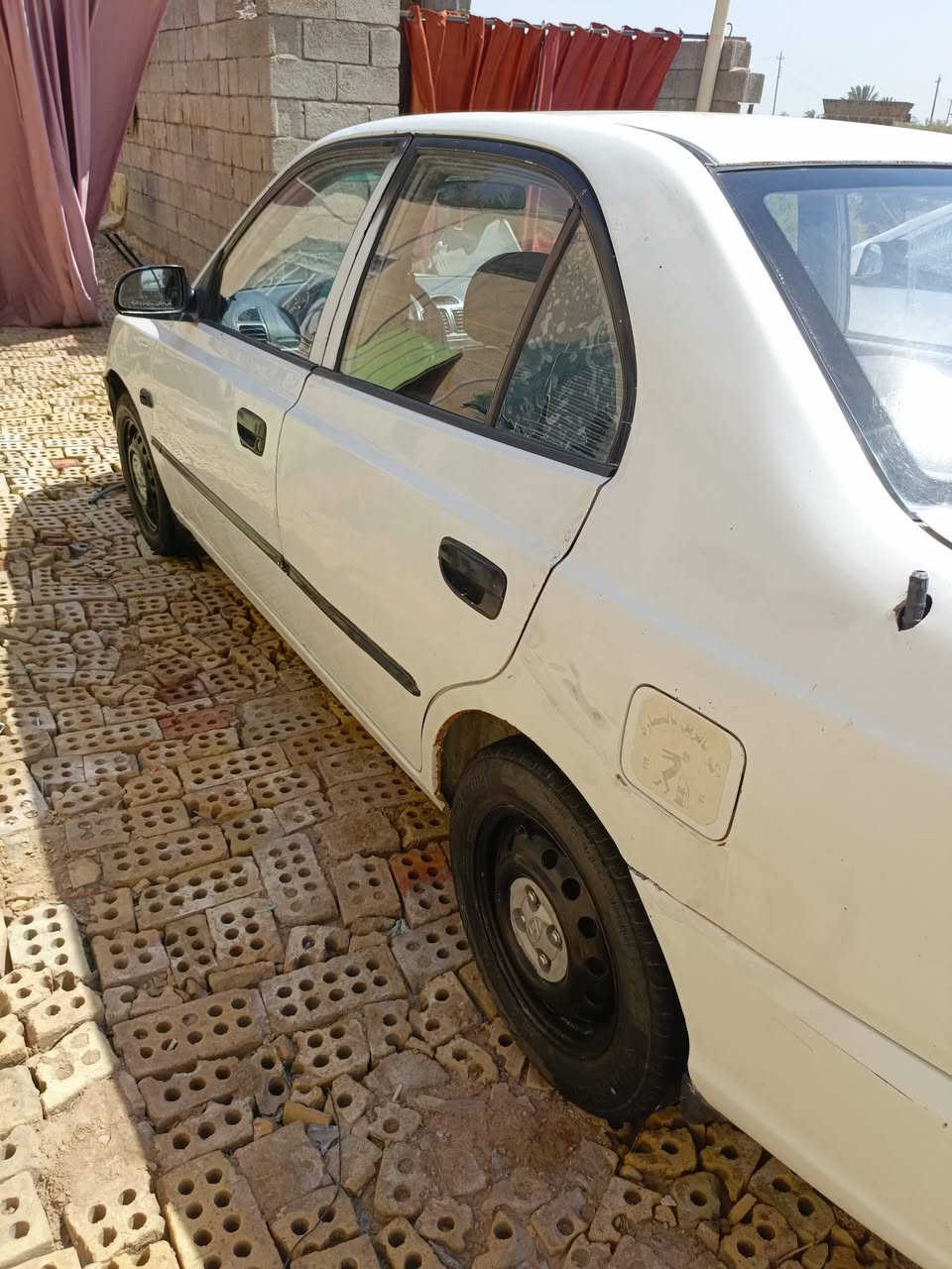 فيرنا 2001 بغداد انكليزي بسمي. لاصبغ  ماعده الهلالات بيها تجي شوفها .محرك جديد .كير عادي .قبل اسبوع مبدل كلج جديد… صدر امامي خلفي جديد .كهربائيات كل شغالة السياره جاهزه .التبريد منقص غاز تجي وشوف بعينك عاظها 40 وبيها مجال هذا رقم راعيها  مكفول بالنشر  *********** مكاني بغداد جسر ديالى القديم
