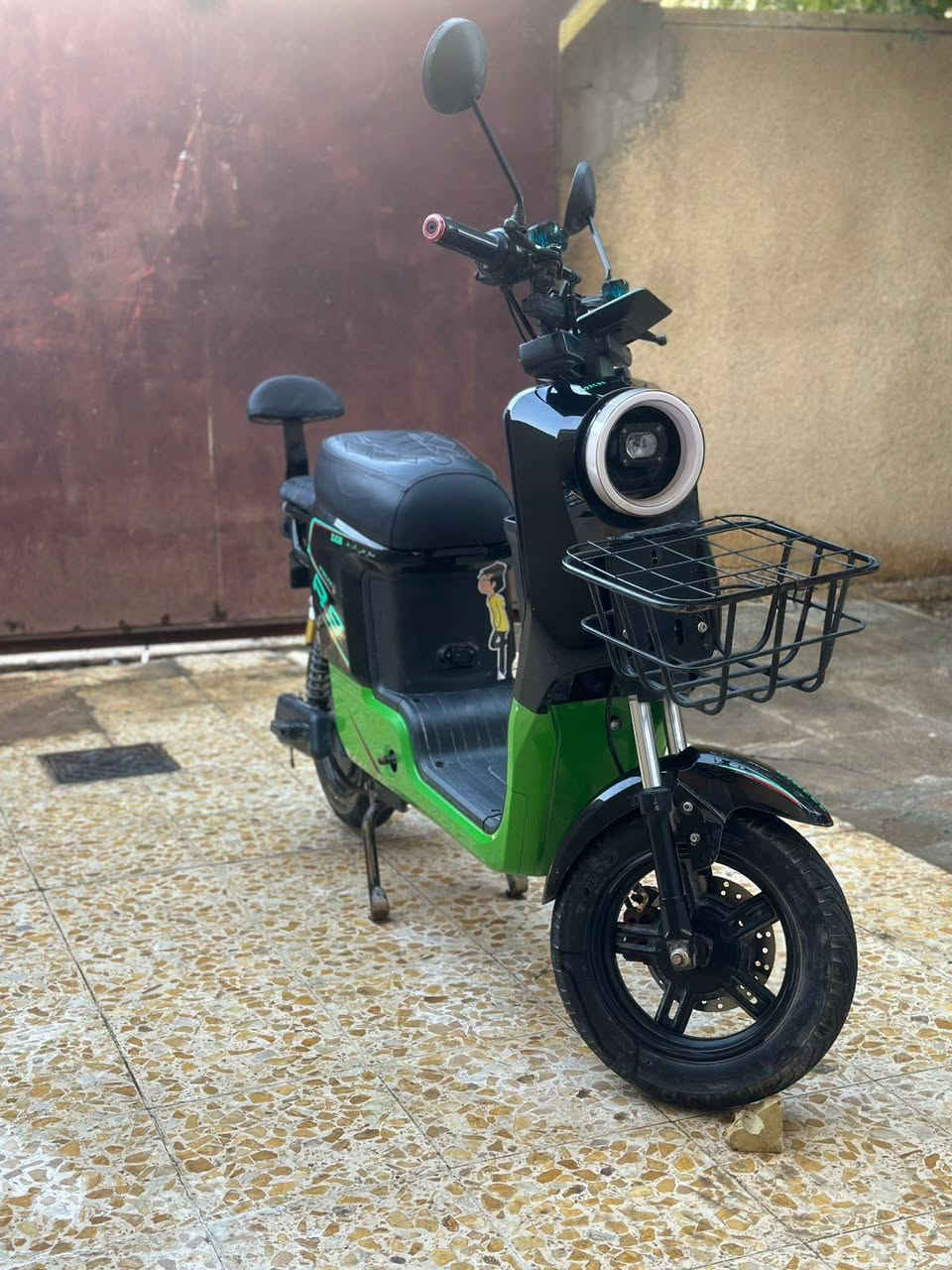 دراجه ار تسعة للبيع
دراجة كامله ماعدة نقص الجاملغ الخلفي الدراجه نظيفة بطاريات بلادي عل فحص والشاحنة موجودة وبعد انت تجي وتفحص
السعر 400  وبيها مجال للاستفسار خاص


**إذا كنت صاحب هذا الإعلان وتريد حذفه لأي سبب، رجاءا أرسل رسالة إلى الدعم الفني**