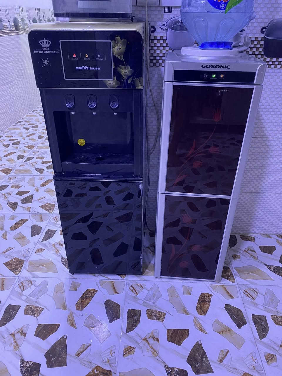 براد عدد ٢ للبيع شغالات حار ودافي وبارد كل نقص مابيهن سعر الواحد ٥٥ وبي مجال جداً بسيط الشراي يخابر ***********
