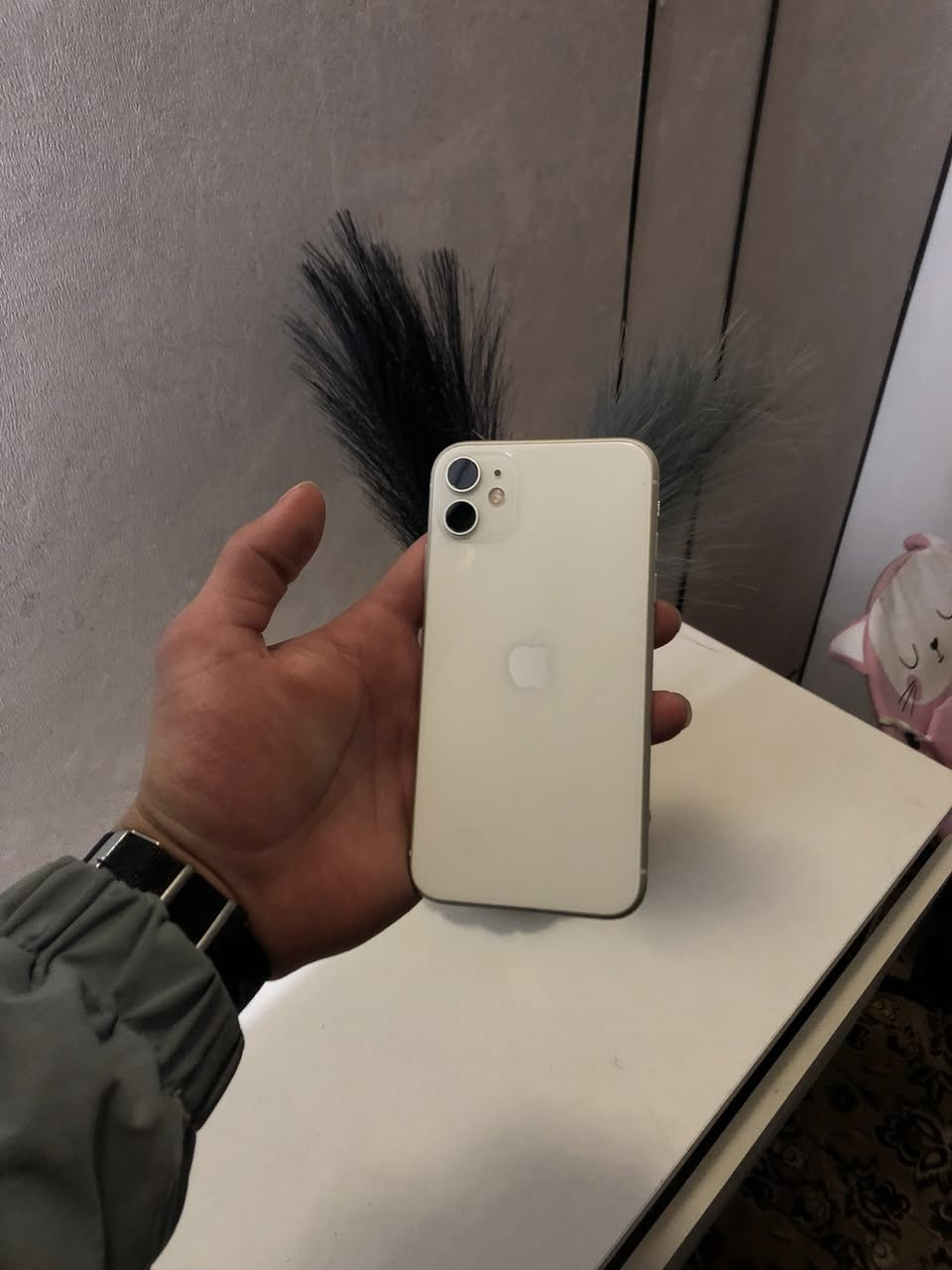 سلام عليكم ايفون 11 👌🏻✅  لون ابيض
يدعم اخر تحديث ios 26👌🏻.
 جهاز بلادي فقط مصلح اي سي شحن  
والشاشه بيه طبع  بسيط ومماثر ع المس ابدا 
فيس ايدي شغال كامرته تخبل صوته كلش ححلو 
ذاكرته 128
السعر 235 وبي مجال  ***********
مكاني كركوك
