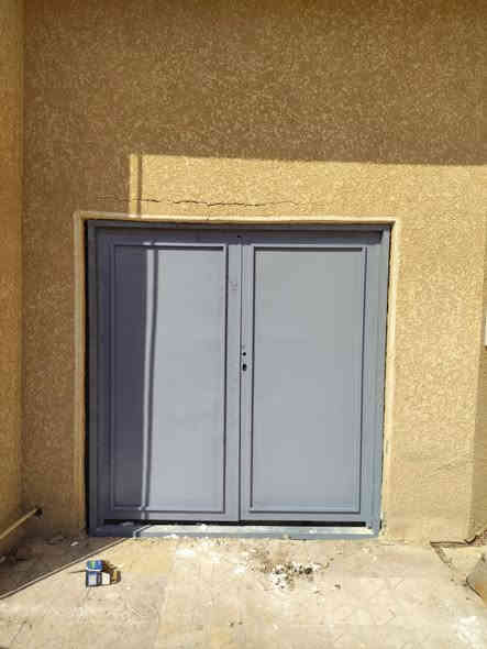 حدادة متنقله 
لعمل البيبان والشبابيك وعمل السقائف السندويج وسقائف الجينكو وصيانة البيبان القديمه وصبغ جميع انواع الحديد 
حدادة متنقله اجيك لباب البيت 
اتصال 
***********
ابوعباس الحداد السماوا
