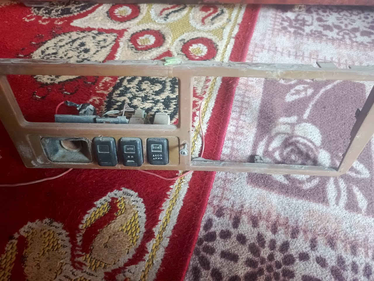 غراض بريجؤ لبيع شفتات مرايه جهة العبري اصليه  عضمات داخل حاضن راديتر  سكنات دعاميه  منسبات مكاني نجف كله اصلي  موتجاري  ***********
