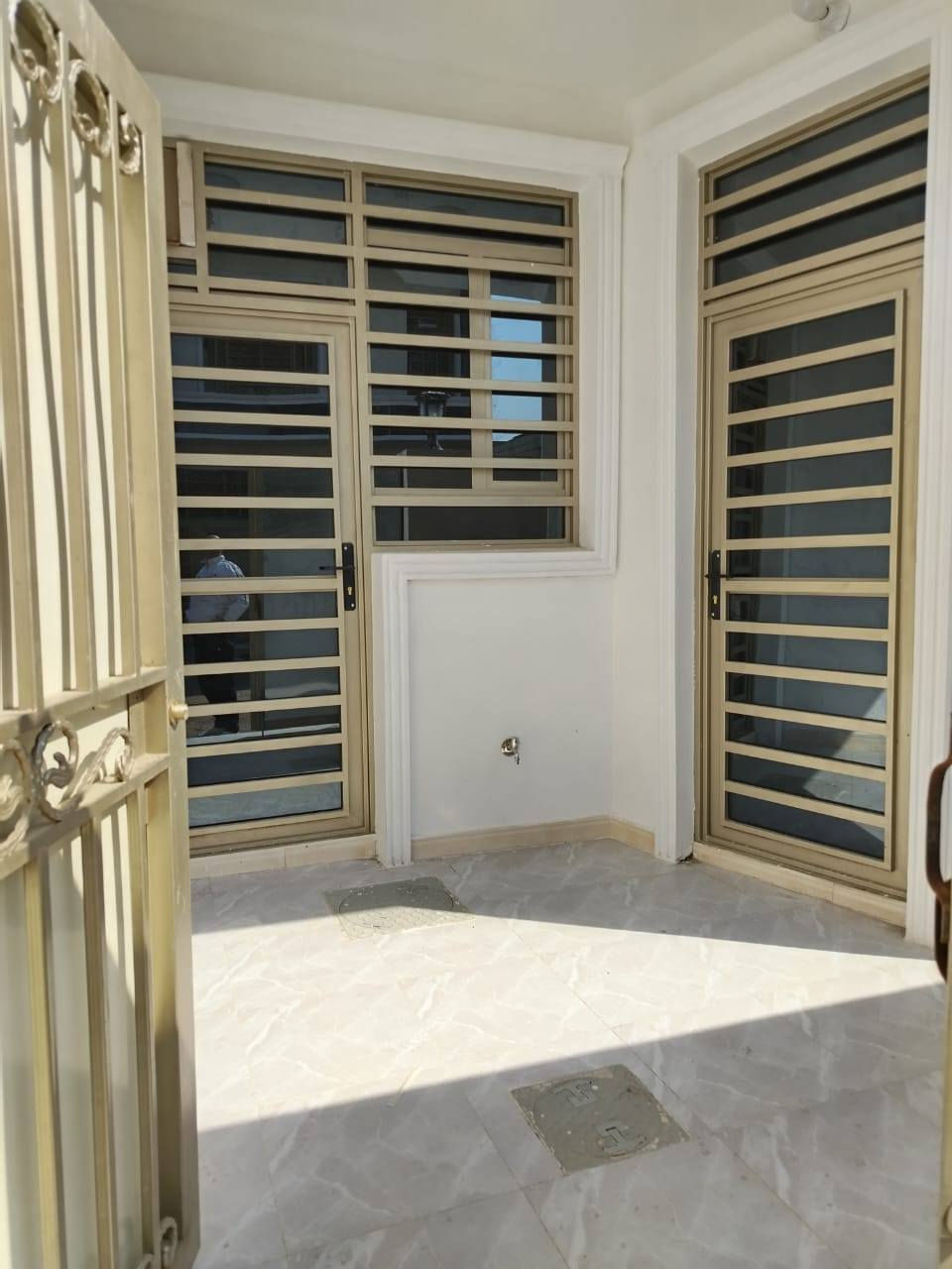 السلام عليكم يوجد لدينا دار للبيع طابق واحد فقط مساحه 100متر واجهه 6وربع ونزال 16 يحتوي على ستقبال +مطبخ +حولي +غرف نوم عدد 1 جميع الخدمات موجوده ماء وتبليط وكهرباء نوع الملك طابو زراعي سند 25اقرار محكمه وتنازل شركة العنوان بغداد الدوره البوعيثه مجمع عدل الثالث الاستفسار اتصل على هاتف *********** /***********
