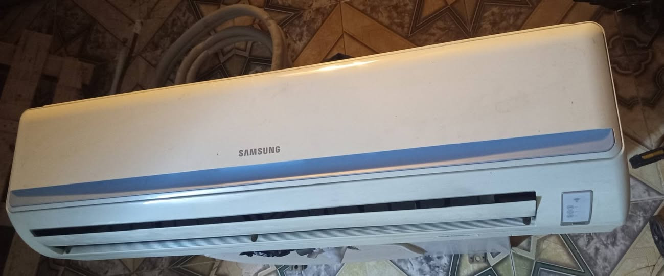 سبلت كارير طن واحد اخو الجديد كامل ملحقات 225 الف
سبلت سامسونك طن ونص كامل ملحقات 325
يوجد توصيل وتركيب داخل أربيل 
*********** واتس
