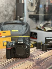 Nikon D800E • فل فريم ٣٦٫٣ ميجابكسل • ٣٥ ألف شتر