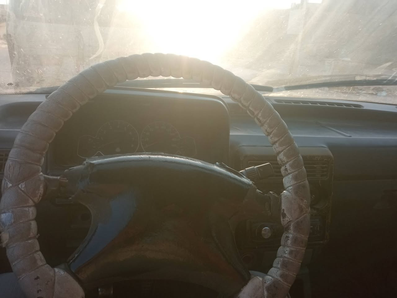 السلام عليكم سيارة سايبه للبيع جاهزه من كلشي محرك كير كفاله السعر 26 وبيها مجال مكاني النجف المناذره الرقم ***********
