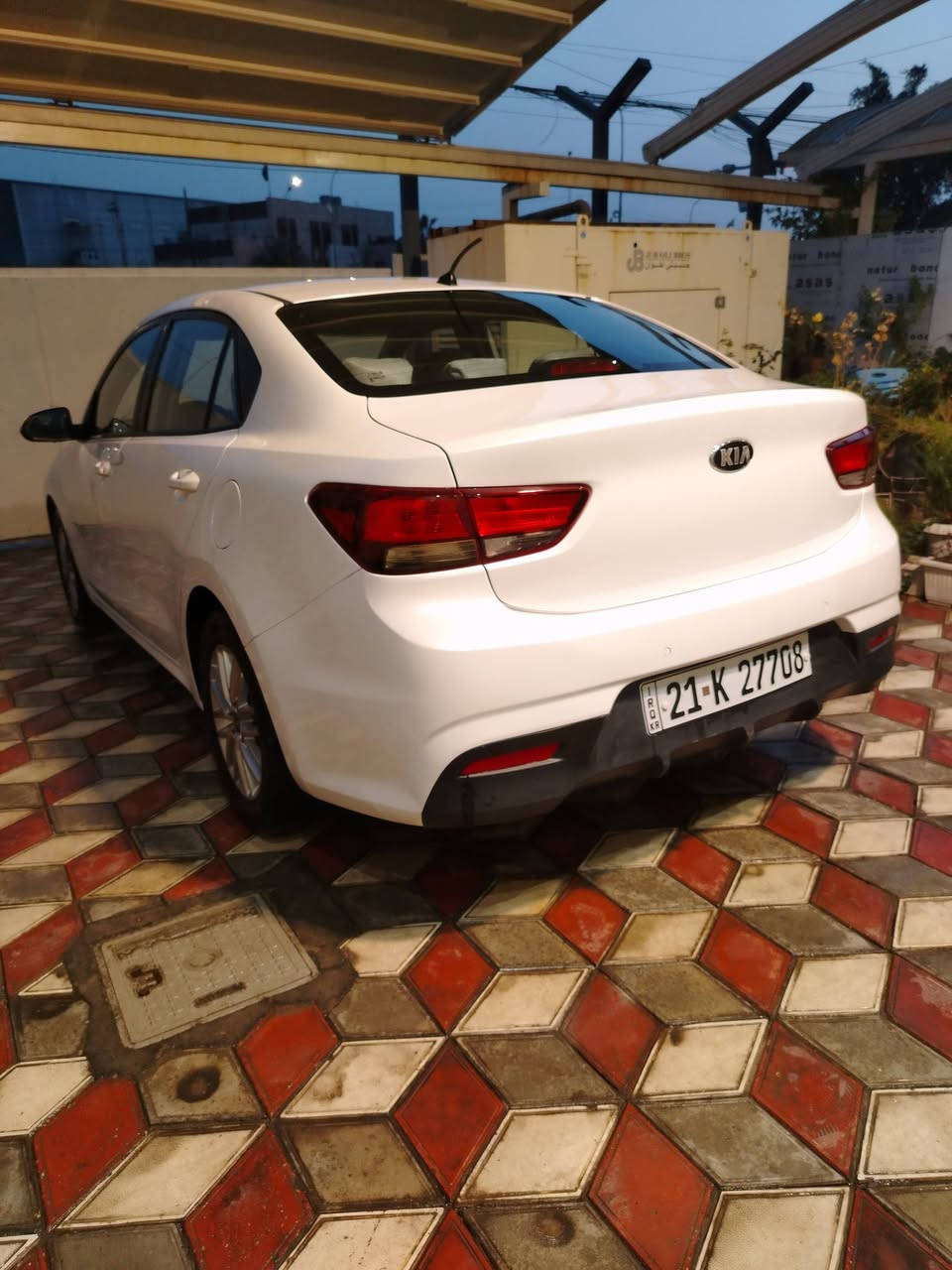 السلام عليكم للبيع كيا ريو 2018 سليمانيه محرك 1.6خليجي ماشيه 11 الف حقيقي سياره جديده بيه قطعتين صبغ درجه اولا جنطه و جاملغ خلفي ايسر سعر 130$ سبير منازل تايرات شركه ييه مامبدلات عنوانه بغداد ضباط القاهره للأستفسار ***********
