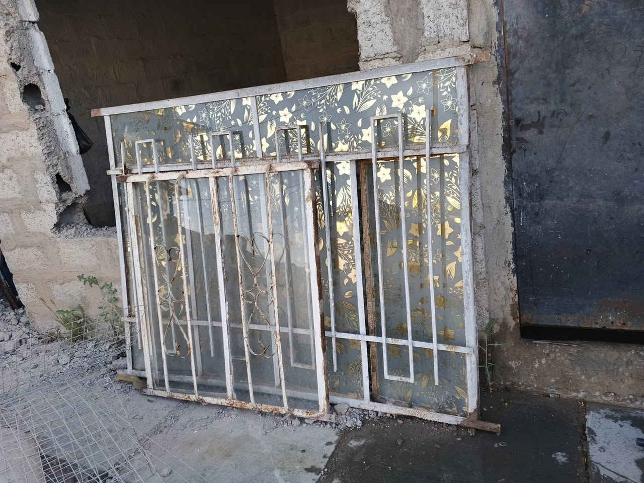 السلام عليكم متوفر 10 بيبان و3 شبابيج مع الجام   ابيعهن شلع  ب400 وبيهن مجال ‏‪***********
