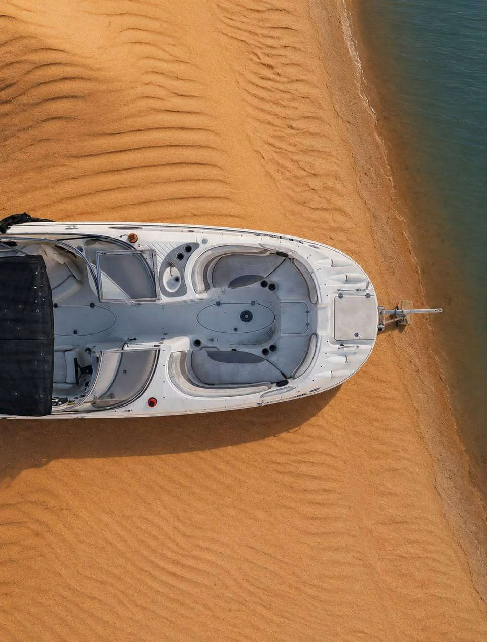 قارب للبيع 🌊🛥️
الأصل أمريكي موديل 2017 يتوفر فيه غرفة منام +دورة مياه مع الأوراق الخاصه به 
مكان تواجد القارب حاليا في البصرة -الزبير 
رقم الهاتف:***********
السعر:25،000 ألف دولار $ وبي مجال للطيبين
