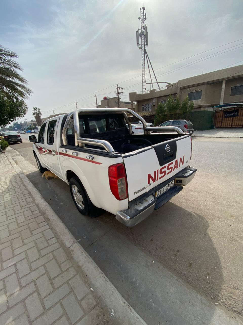 سلام عليكم نيڤارا موديل 2009 محرك بلادي بي صرف گير عادي صدر جديد سيارة حلوة مثل ما موضح بصور رقم سليمانية جديد بأسمي 
للتواصل / ***********
