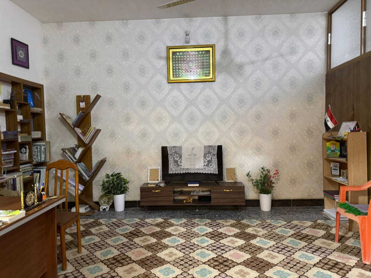 ياالله
السلام عليكم
يعلن مكتب الخبير للعقارات
وجود دار زراعي للبيع مساحه 325م طابقين

الموقع //حي المصطفئ شارع المطحنه
ع التبليط ركن مكان مميز وكلش حلو وهدوء

مكوناته //استقبال كبير  ومطبخ وصاله وغرفه نوم ومجمع صحيات داخليه وخارجيه وحديقه وكراج سياره امامي وخلفي ومنور داير البيت
الطابق الثاني //غرفتين نوم وصاله وصحيات

السعررررر //170مليون وبي مجال بصيط
للاستفسار الاتصال ***********
