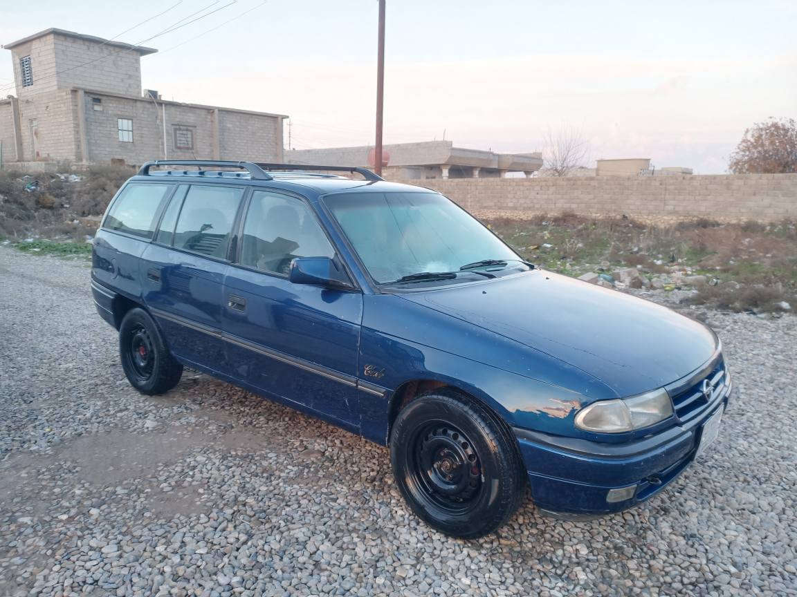 استرا للبيع موديل 1992 كير عادي ومحرك وكير شرط حجم 16صاحبها موجود شرط الوكاله والتحويل سنويتها لل ٢٠٢٧ بيها كابون مال بانزين صبغ مابيها ابد بس دوائر فقط السعر 46وبيها مجال بسيط للإستفسار *********** موصل, نينوى
