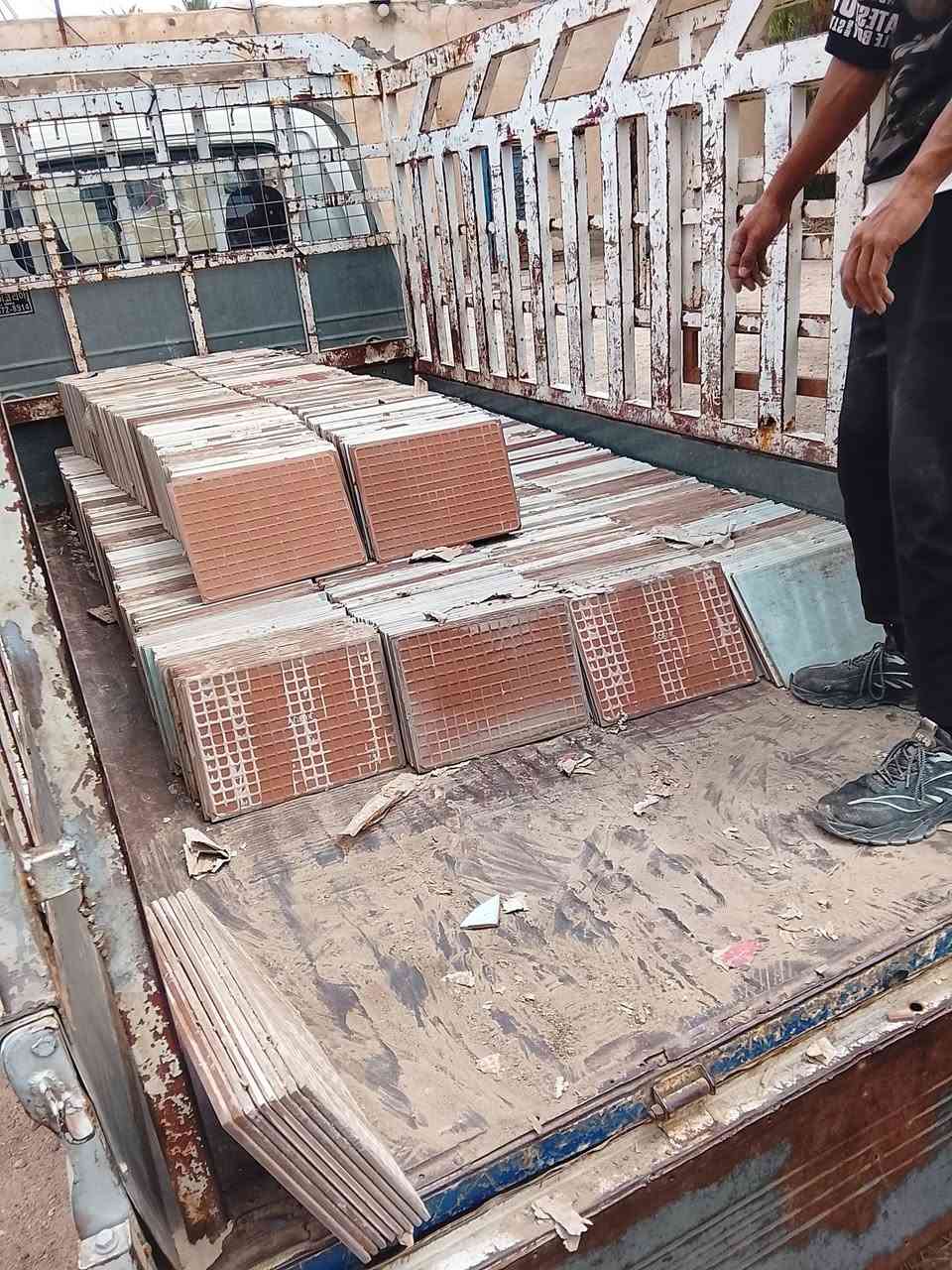 سيراميك جداري جديد للبيع لون واحد مكان ناصريه طريق السفينه توصيل موجود ***********

