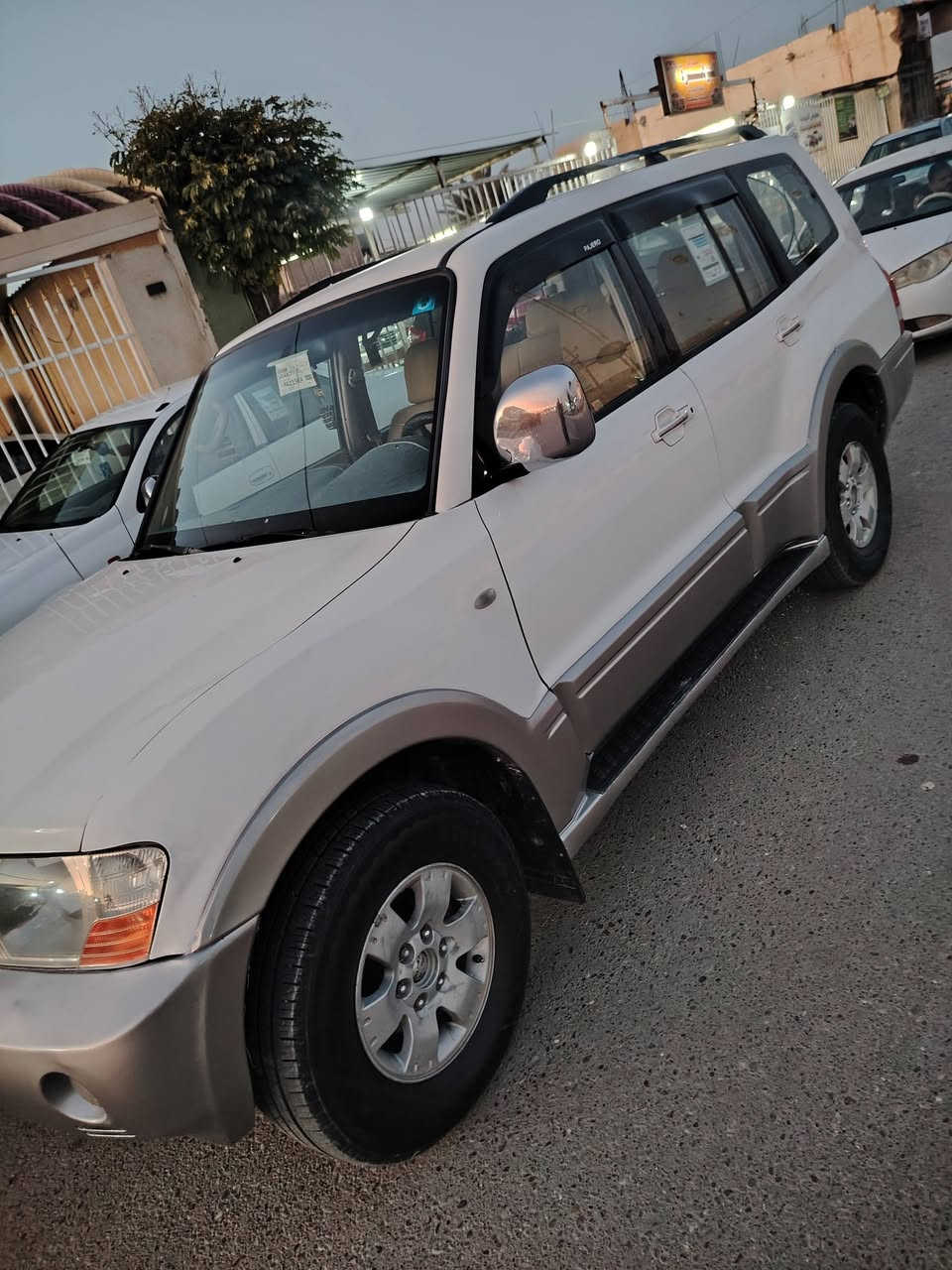 بايجيرو خليجي السياره مكفوله كفاله عامه من الصبغ او الحادث عدا شبر صبغ يم قبق البانزين والباقي مكفول رقم بغداد ألماني مشروع وطني الرقم الجديد انكليزي دولي موديل ٢٠٠٧ محرك ٦سلندر ابلادي ممفتوح علئ وضع الشركه كير ابلادي صدر جديد تخم تايرات جديد كامره حساسات تحكم استيرن ٣ قطع تبريد ٧راكب كشنات مخمل مغلفه جلد السياره بيه منظومه غاز اصليه السياره جاهزه من كلشي اي نقص مابيه السعر ١١٥ اوبيه مجال الاتصال ***********
