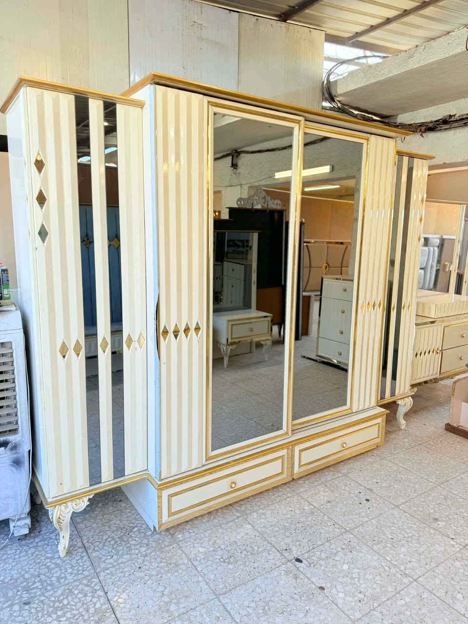 ✨ غرفة تركي 🇹🇷ملكي 👑  صبغ حراري  8 قطع 
 نظام سلايت 
سرير مخزن عملي
 ضهر بلوك
 قماش وتر بروف أصلي
✨ نظافة 80/💯
شد ونقل مجاني داخل بغداد
 توصيل للمحافظات بأسعار رمزية


**إذا كنت صاحب هذا الإعلان وتريد حذفه لأي سبب، رجاءا أرسل رسالة إلى الدعم الفني**