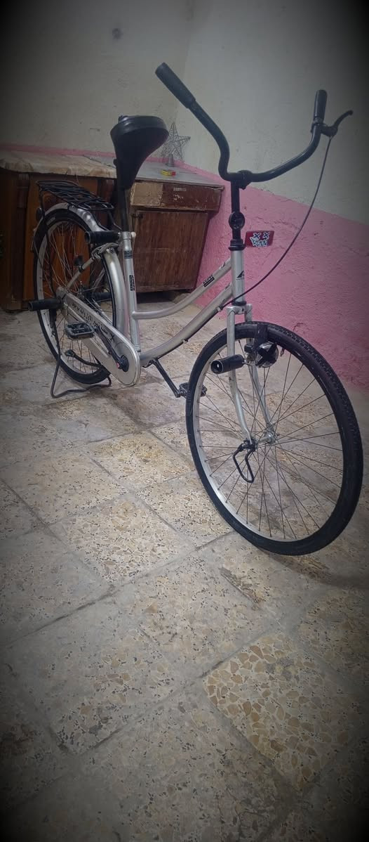 سلام عليكم ورحمه الله وبركاته بيسكل للبيع بيسكل نضيف السعر 70وبي مجال التوصل
***********
